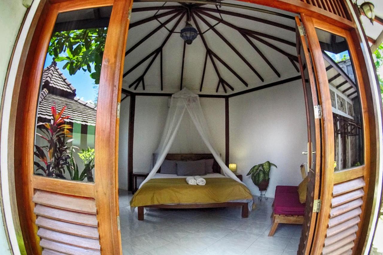 Ayu Hotel Каримунджава Екстериор снимка