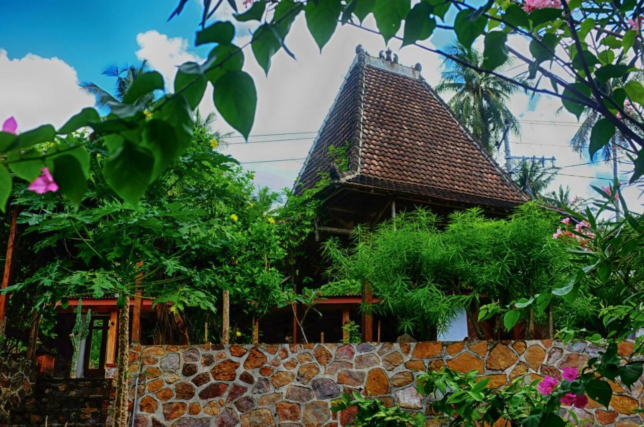 Ayu Hotel Каримунджава Екстериор снимка