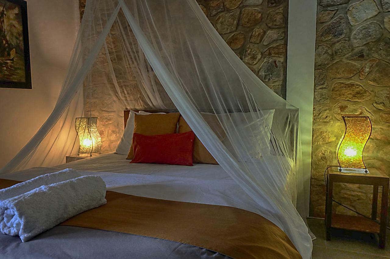 Ayu Hotel Каримунджава Екстериор снимка