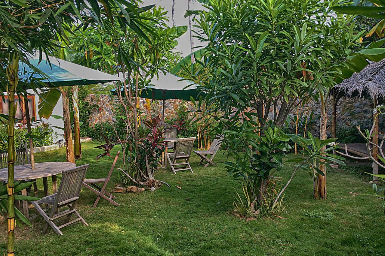 Ayu Hotel Каримунджава Екстериор снимка